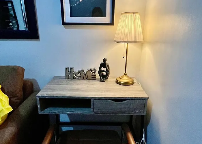 Modern Cozy 1br Homey Feel Fastwi-fi